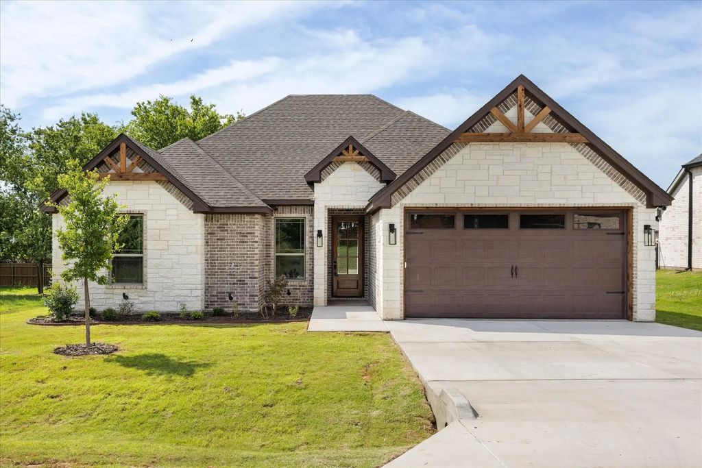 2209 Snake River Drive, Granbury