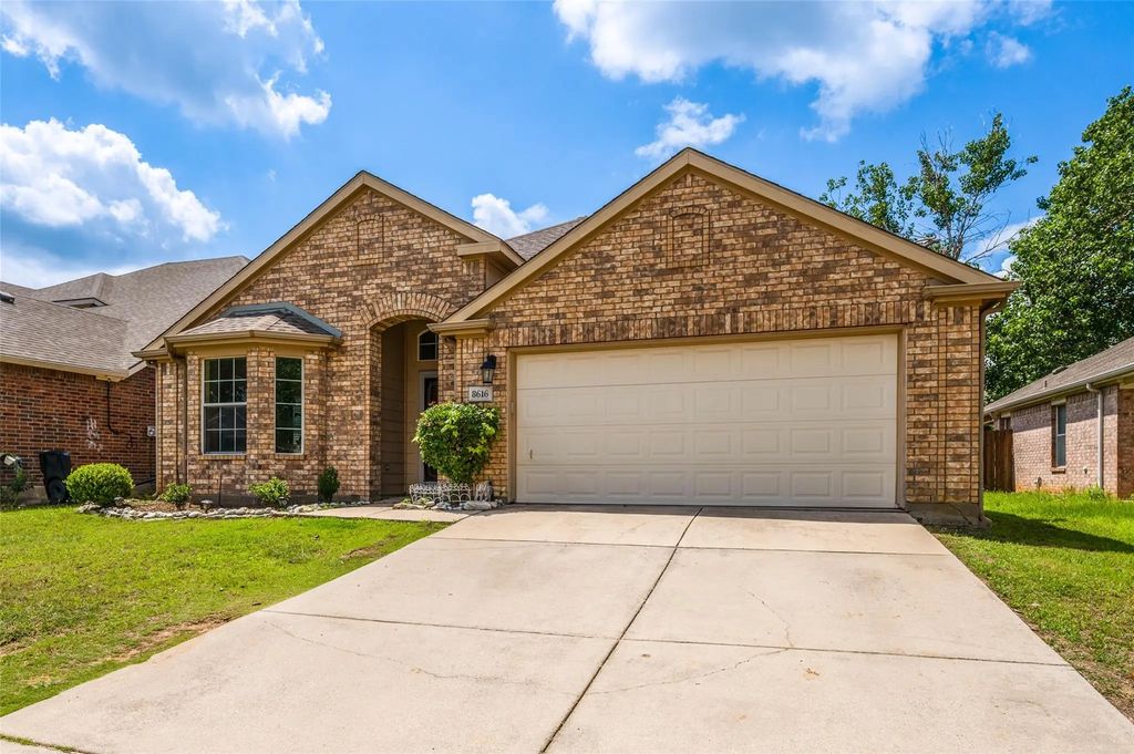 8616 Chisholm Trail, Cross Roads