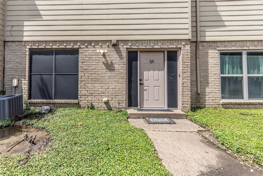 7031 Holly Hill Drive 10, Dallas