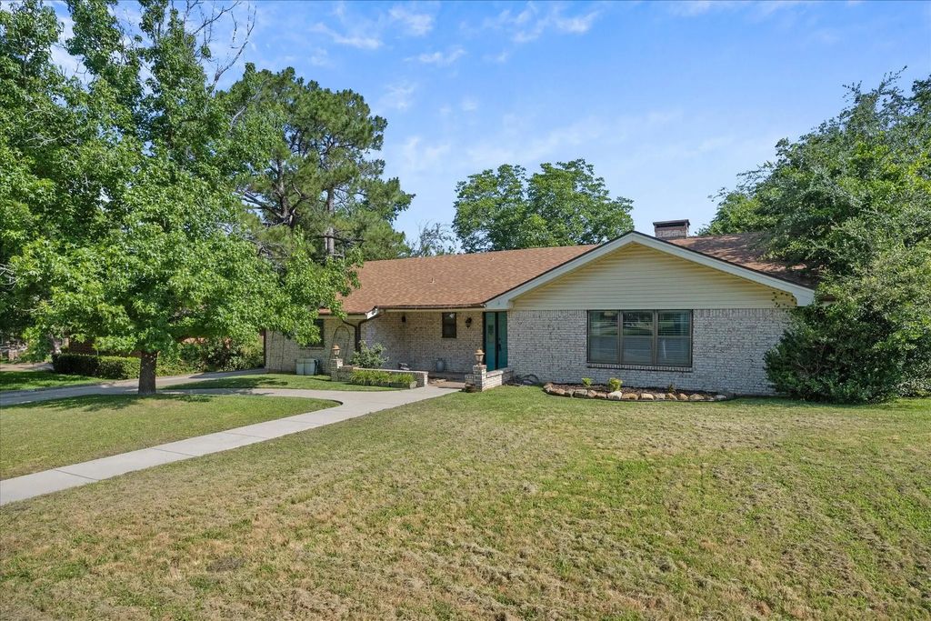 2308 Royal Lane, Greenville