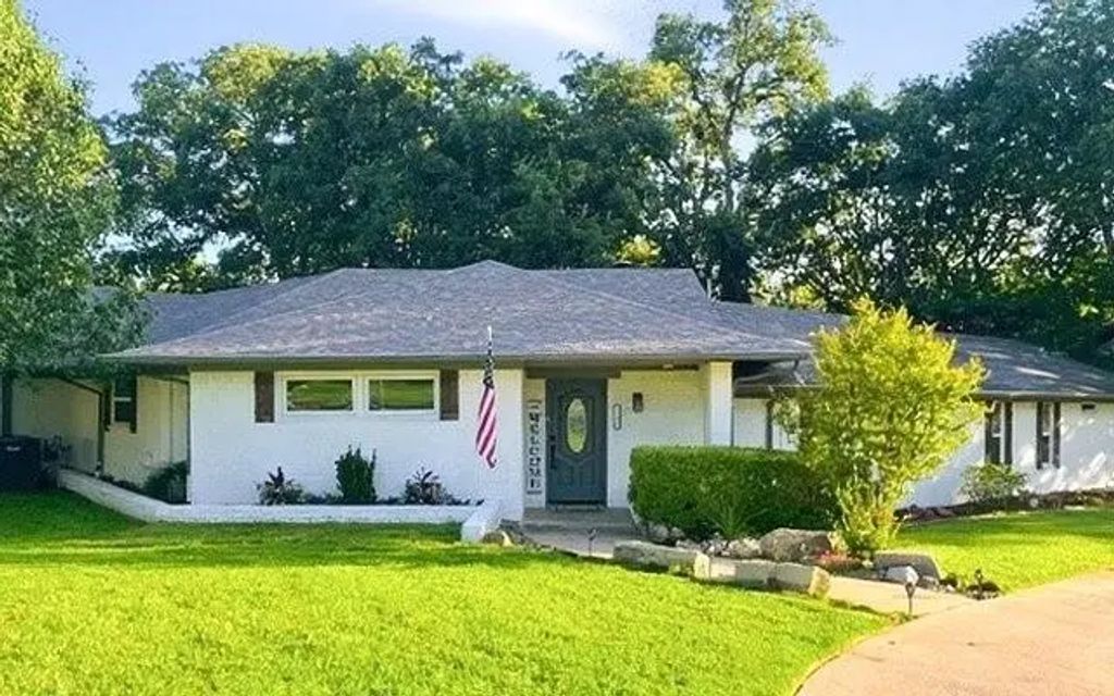 2208 Turtle Creek Drive, Sherman