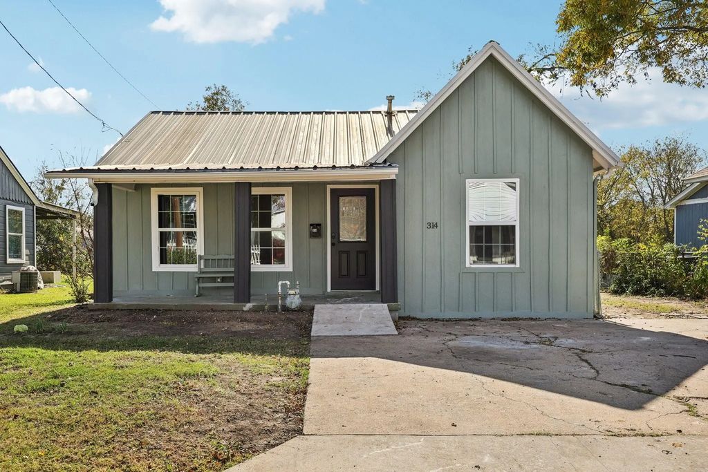 314 Greenwood Street, Terrell