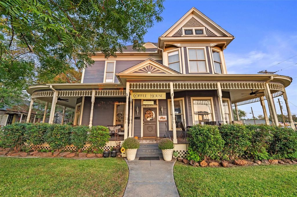 202 N Newsom, Mineola