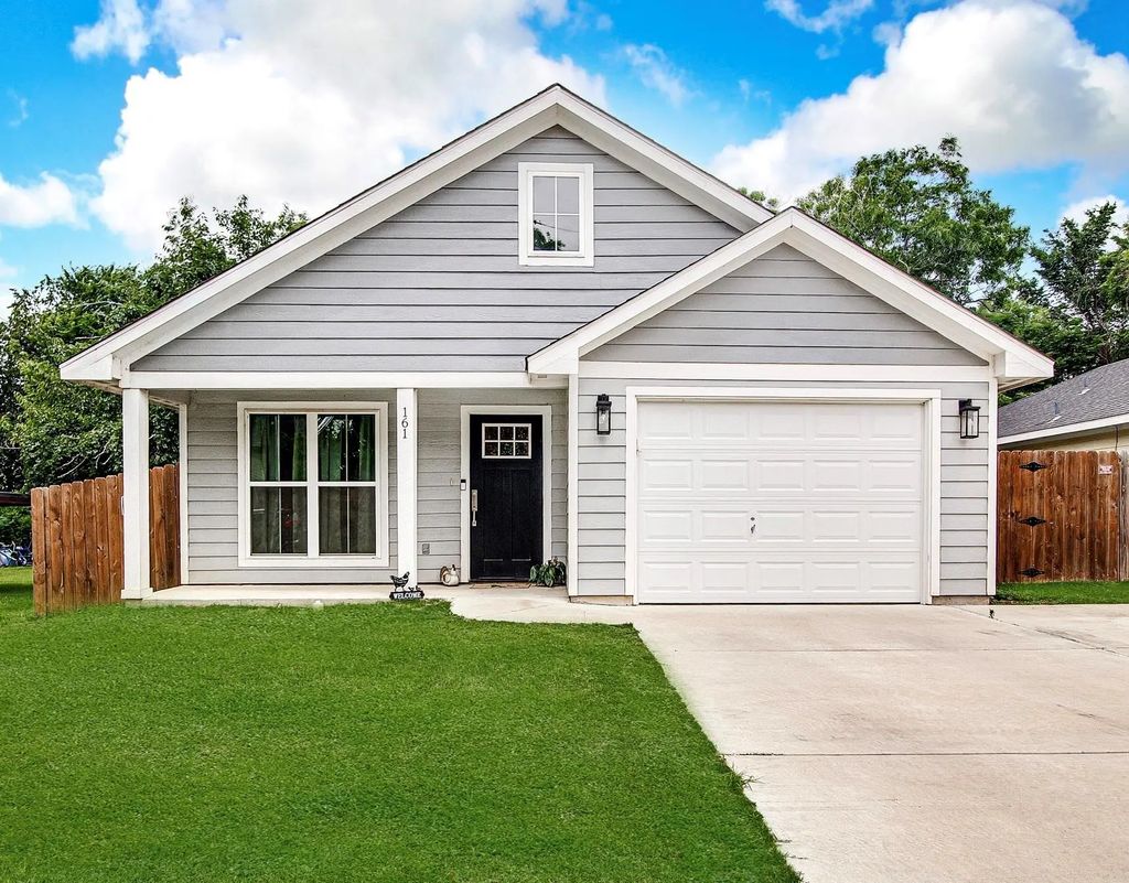 161 Columbia Street, Cleburne