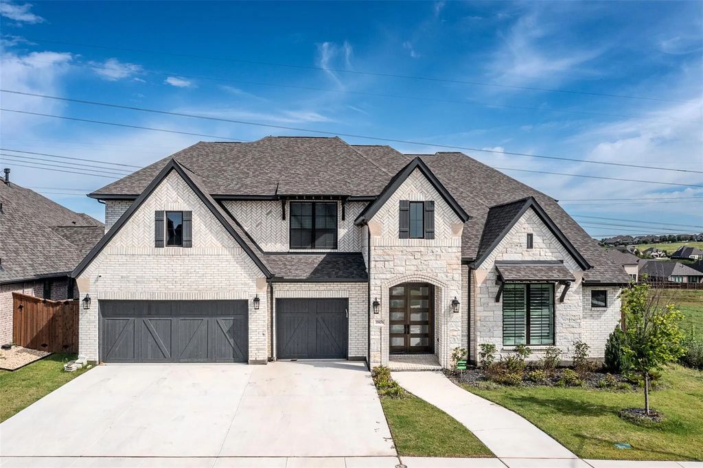 10456 Gray Hills Drive, Fort Worth