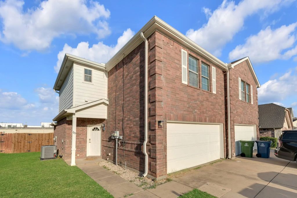 229 Irick Court, Aubrey