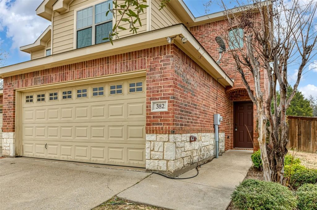 382 Armstrong Lane, Lavon