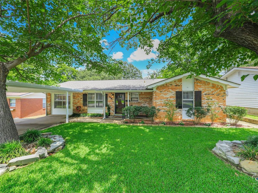 114 N Imperial Drive, Denison