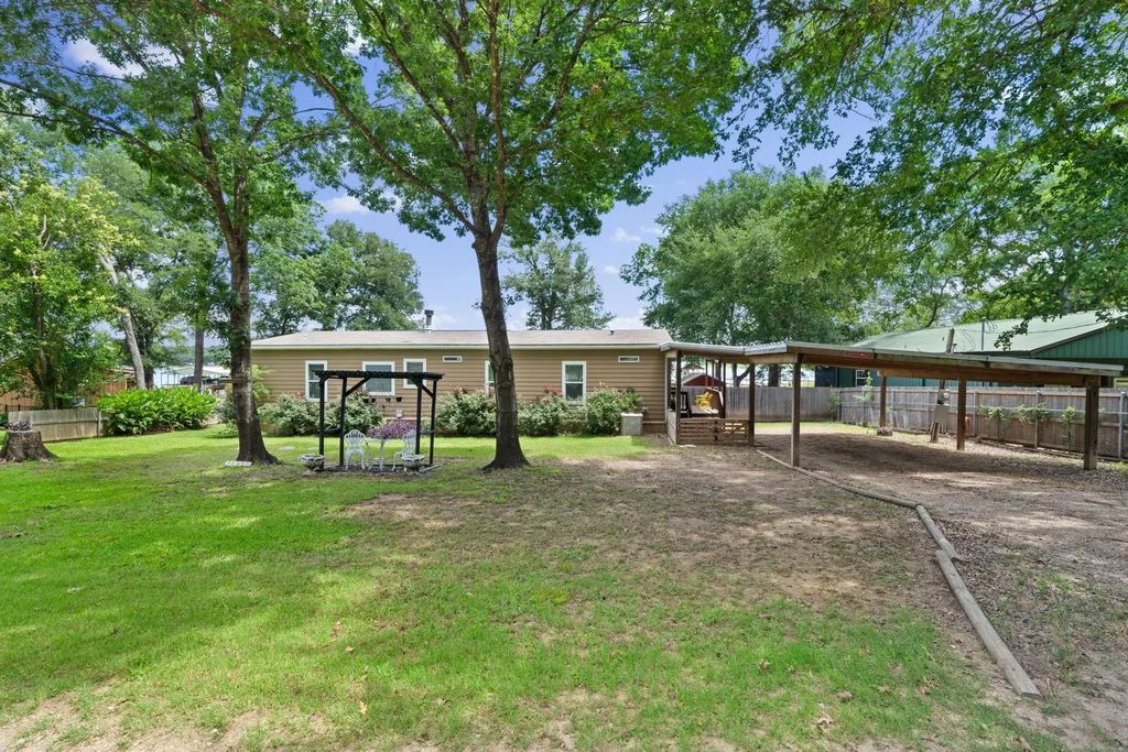 18390 Pine Drive, Eustace