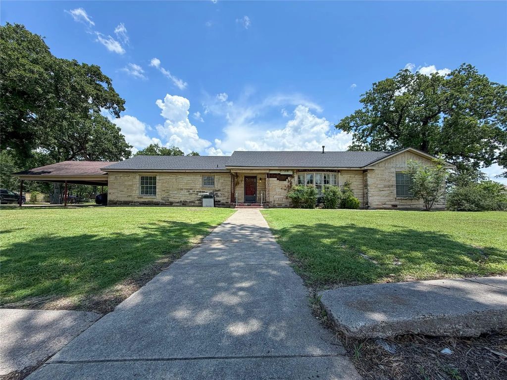 1920 Crow Drive, Waco