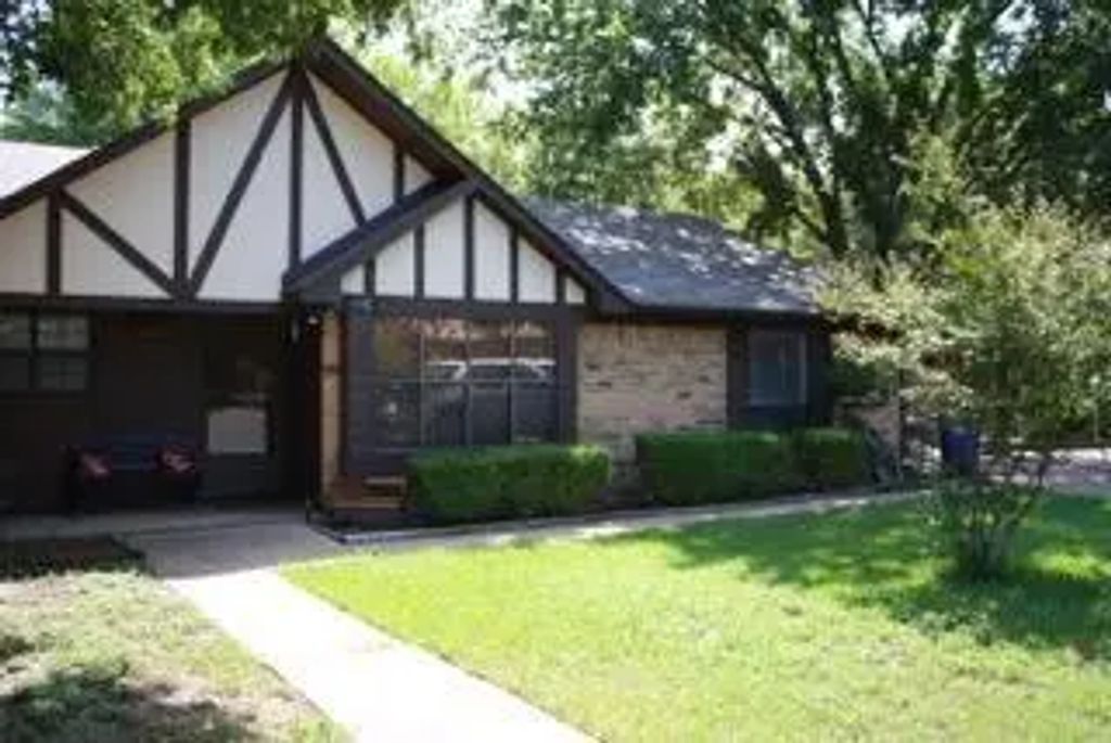 112 E Denton Drive, Euless