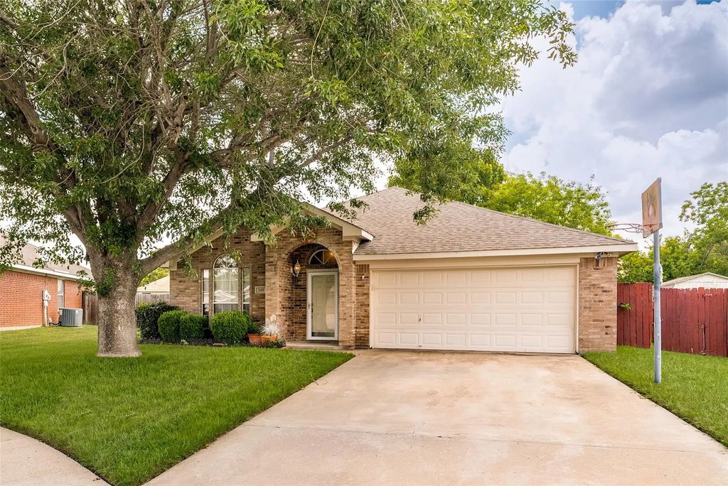 1005 Darren Drive, Burleson