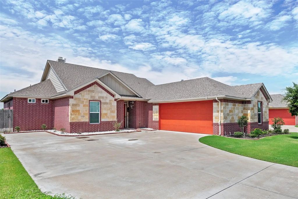 106 King Arthur Court, Glen Rose