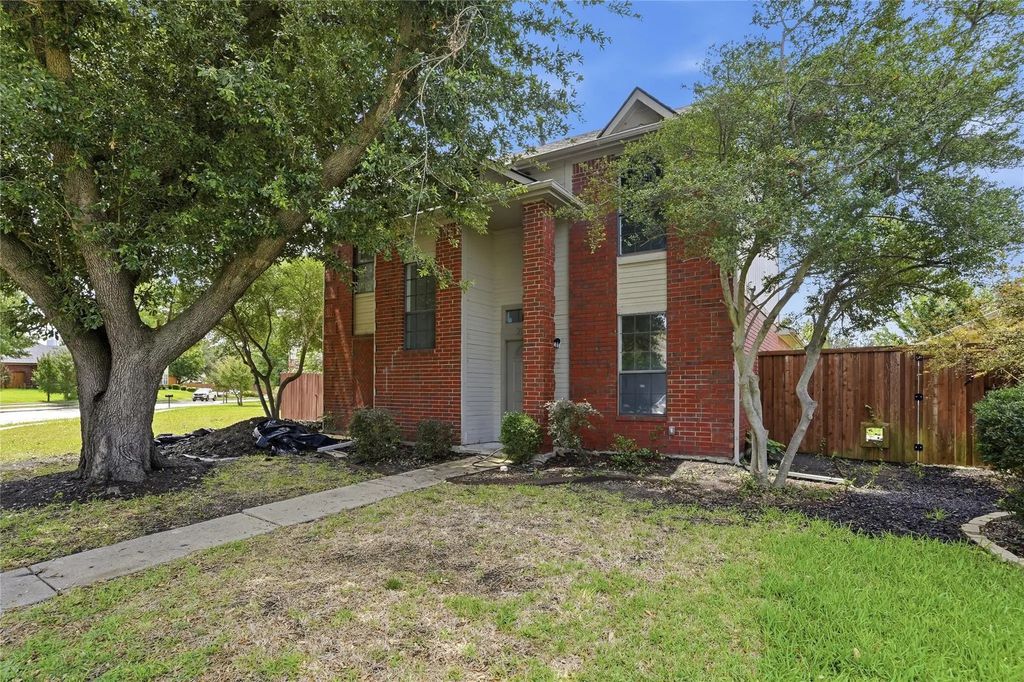 2142 Falcon Ridge Drive, Carrollton