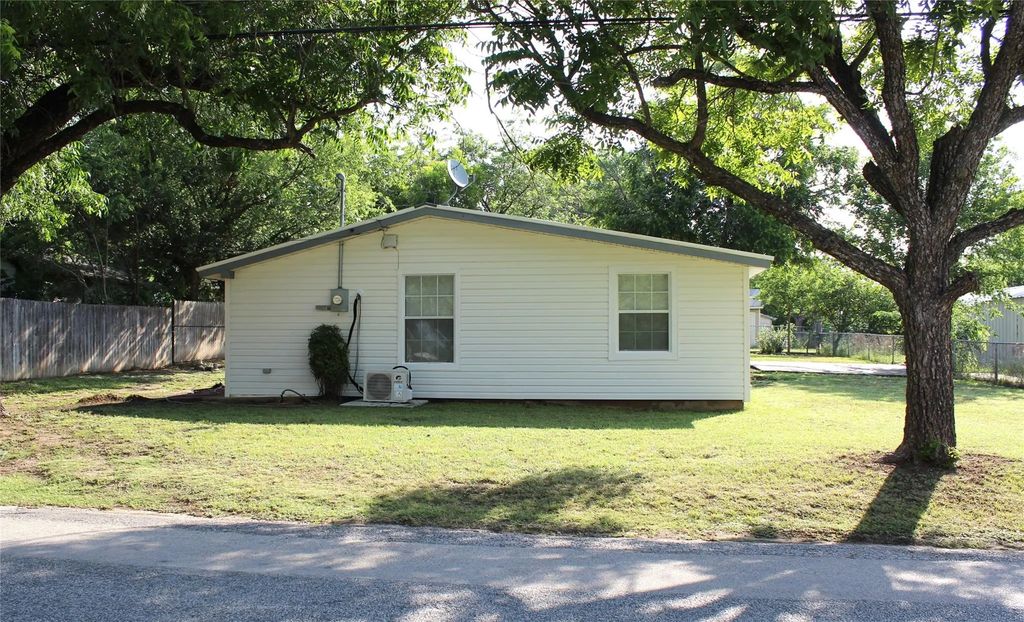 303 S Lennox Street, Stephenville
