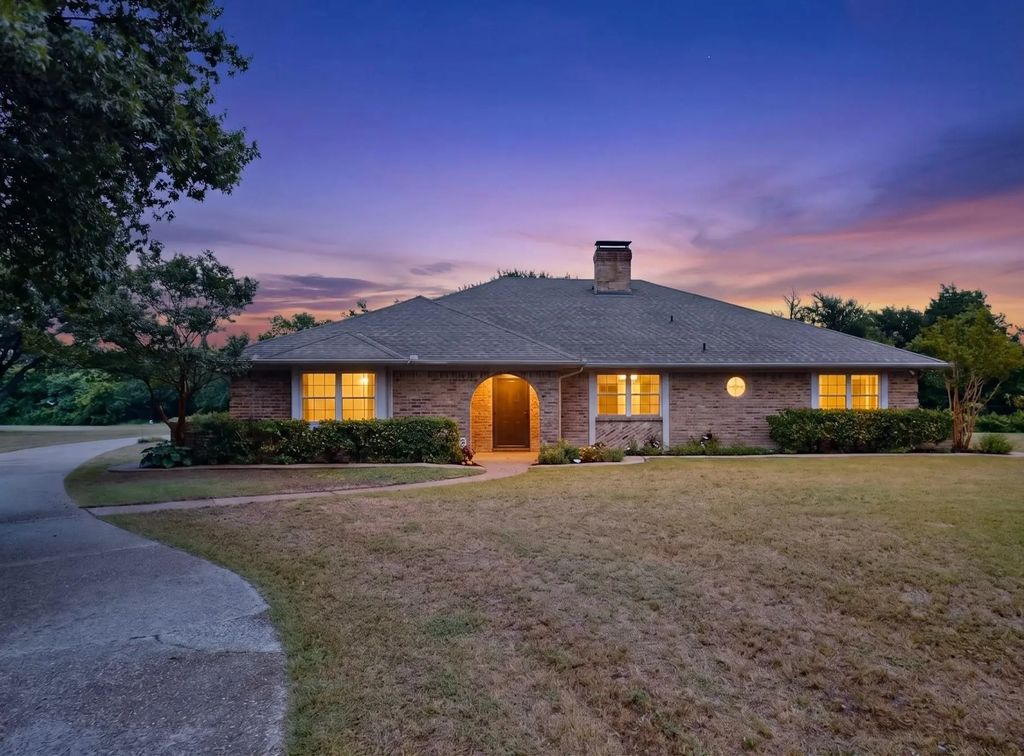 1151 Lynn Way, Waxahachie