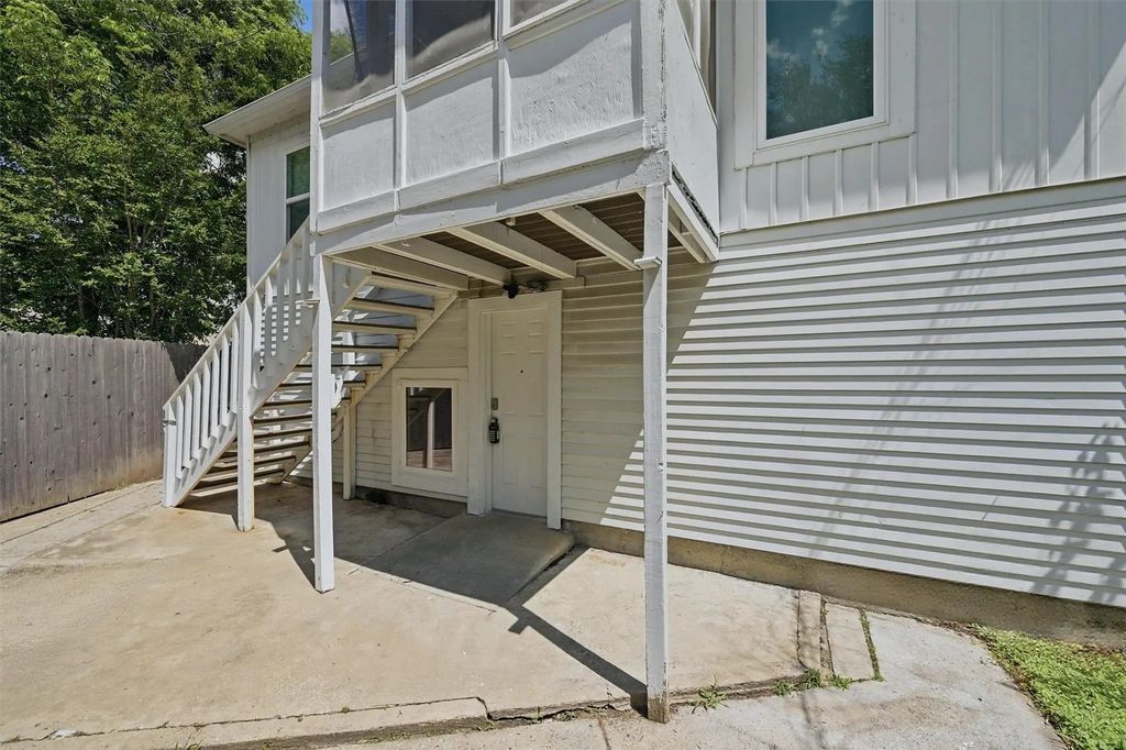 310 S Barrett Avenue 101, Denison