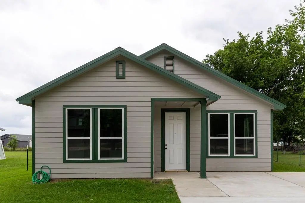 328 E Norway Street, Walnut Springs