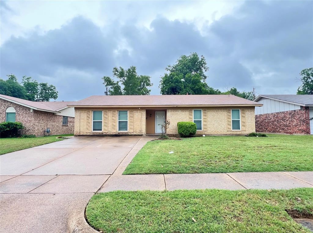 2121 Spanish Trail, Irving