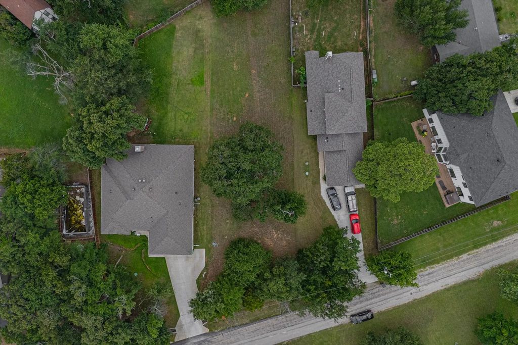 563 Valley Drive, Oak Point