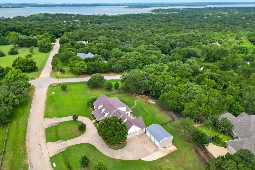 890 Topaz Lane, Oak Point