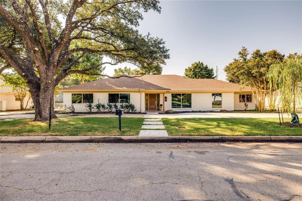 7017 Serrano Drive, Fort Worth