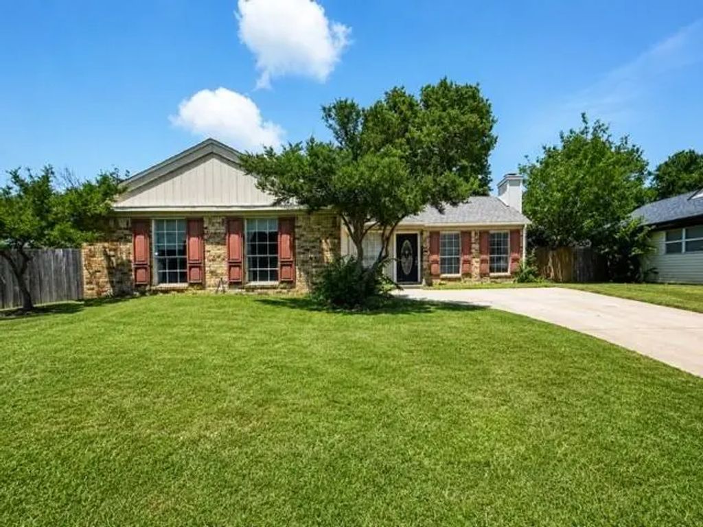 3905 Dogwood Court, Fort Worth
