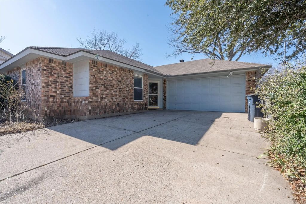 2911 Forest Creek Drive, Fort Worth