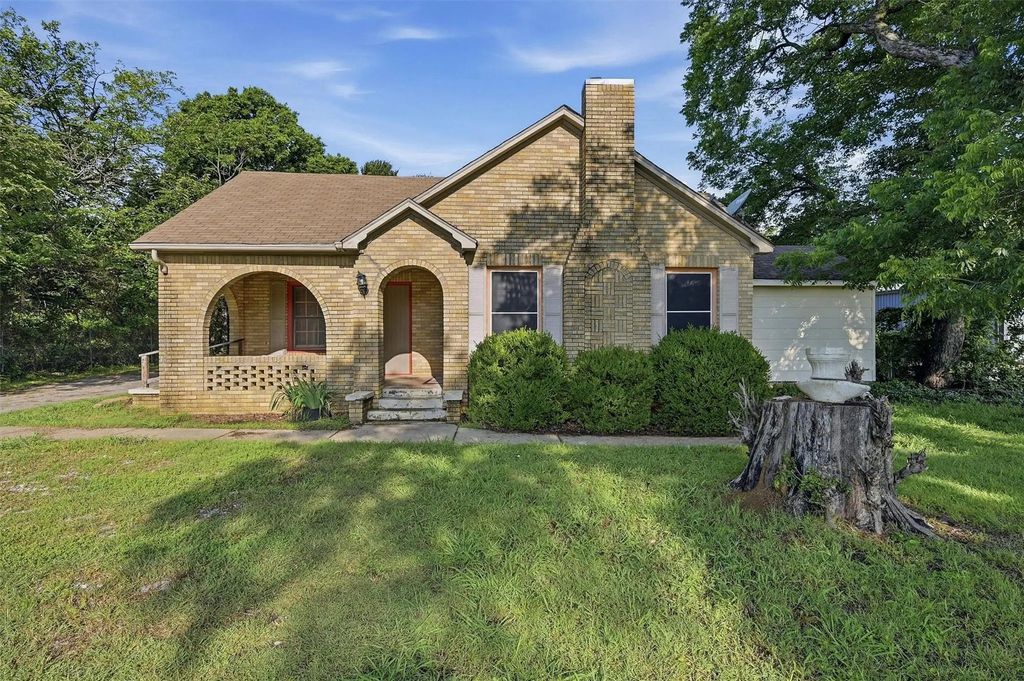 2912 W Morton Street, Denison