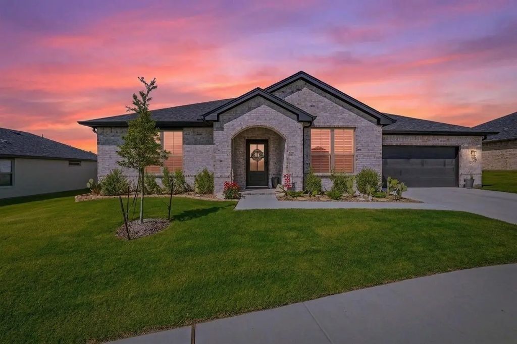 127 Mesa Drive, Glen Rose