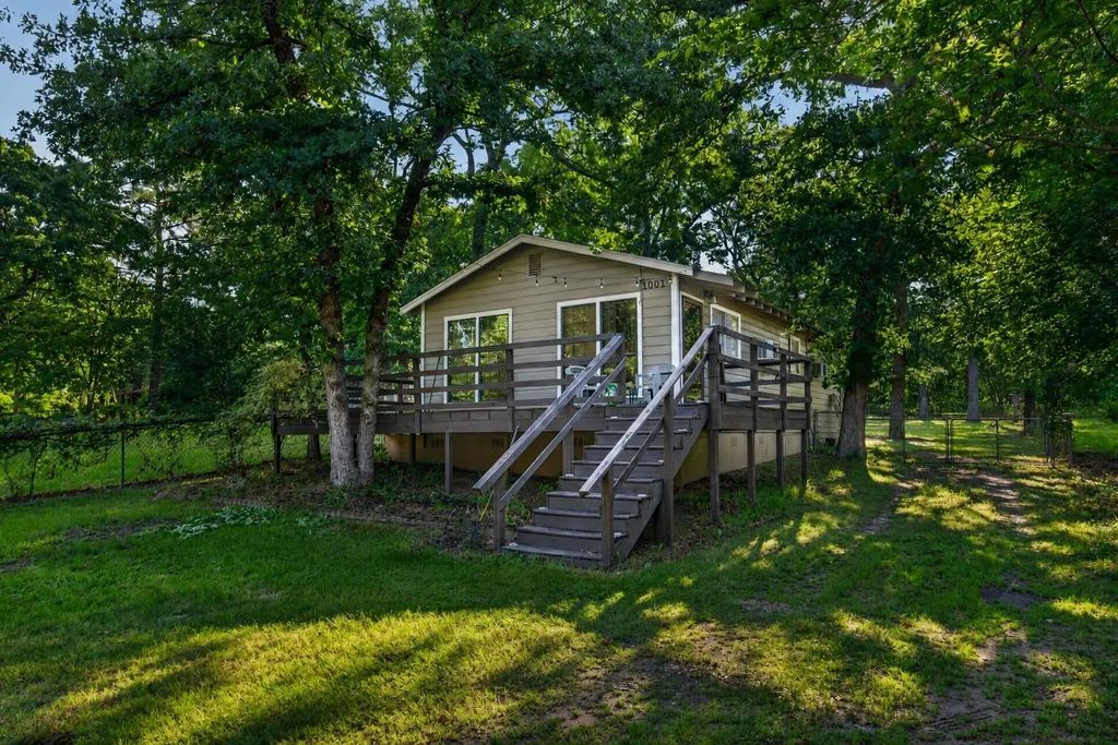 1001 Leaning Oak Drive, Tool