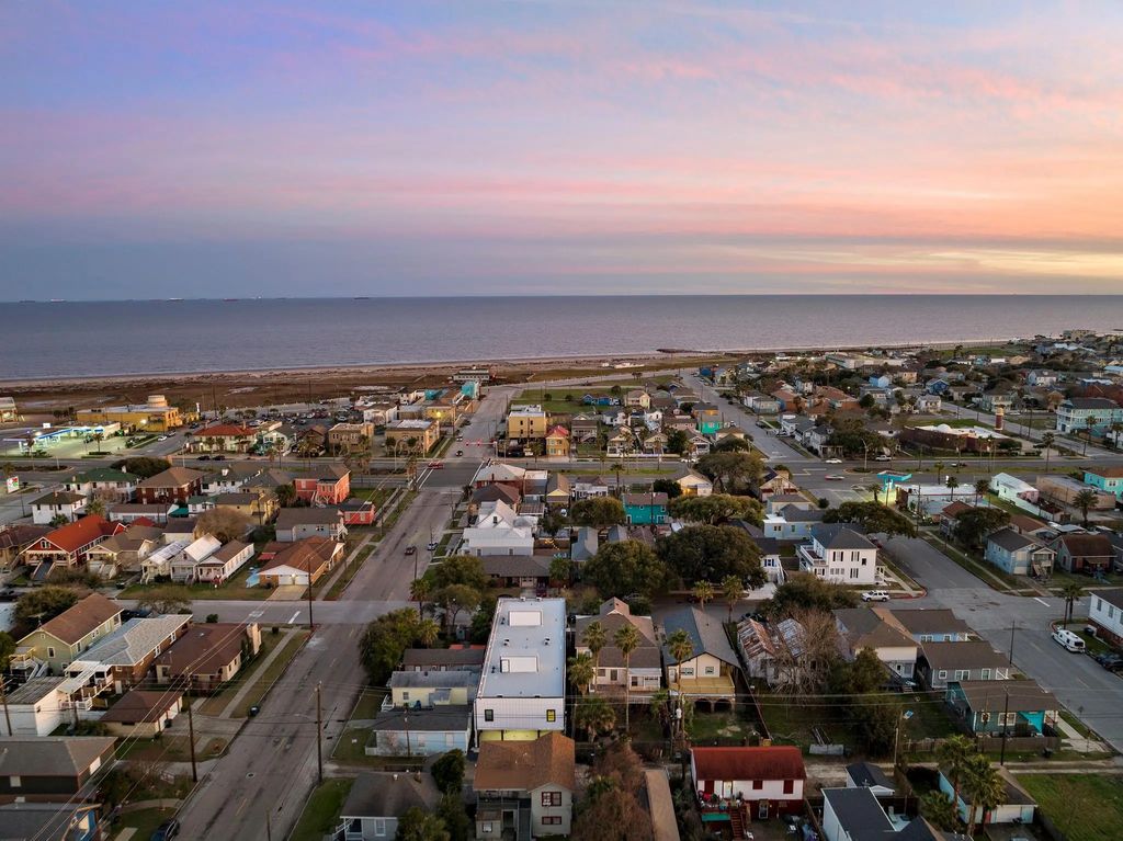 808 Sealy Street E, Galveston