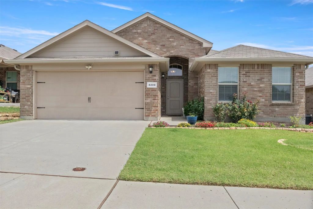 8209 Karole Drive, Fort Worth
