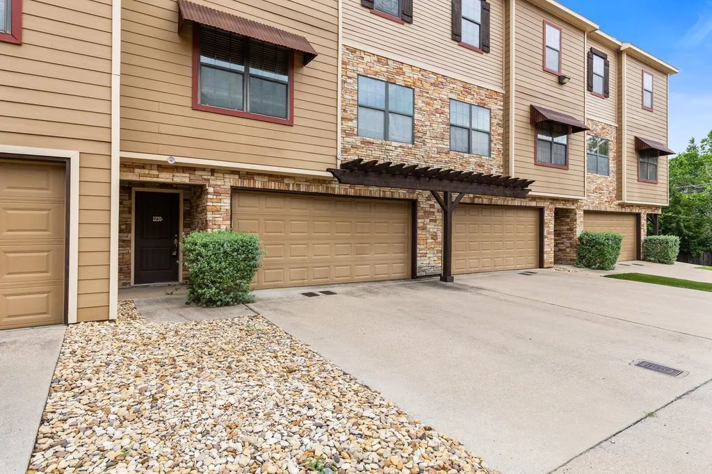 2410 S 2nd Street 1270, Waco