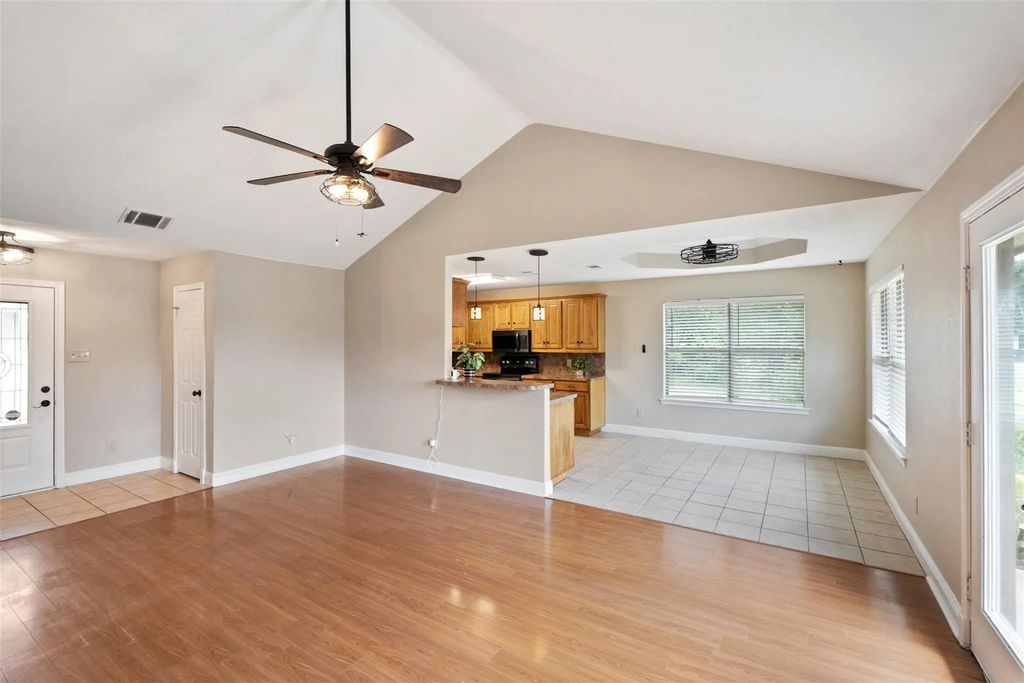 125 Meadow Heath Drive, Gun Barrel City