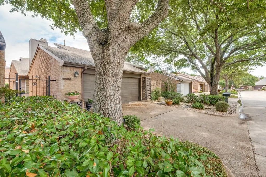3316 Courtyard Place, Farmers Branch