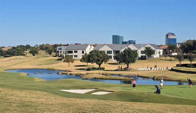 340 O Connor Ridge Boulevard 22, Irving