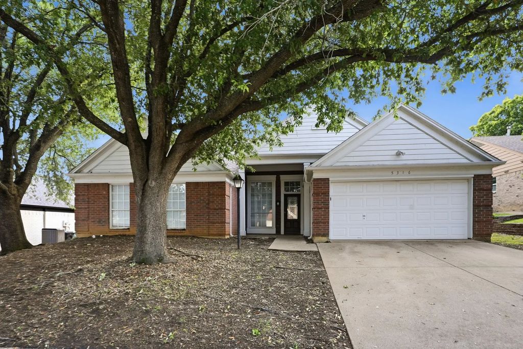 5316 Signal Peak Drive, Arlington