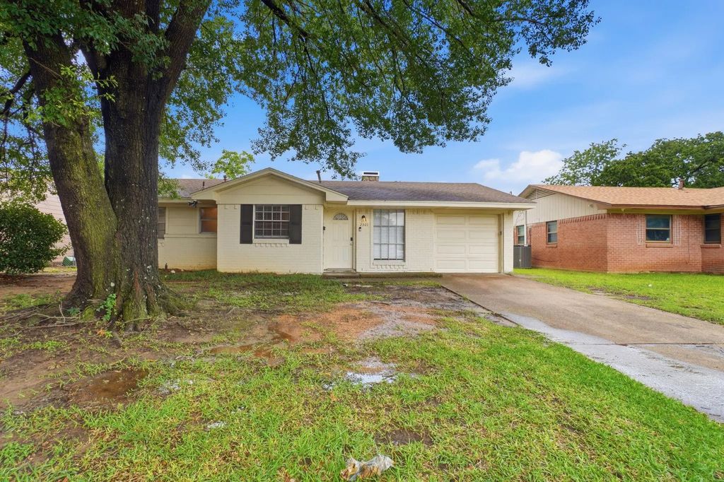 2301 Narobi Place, Mesquite