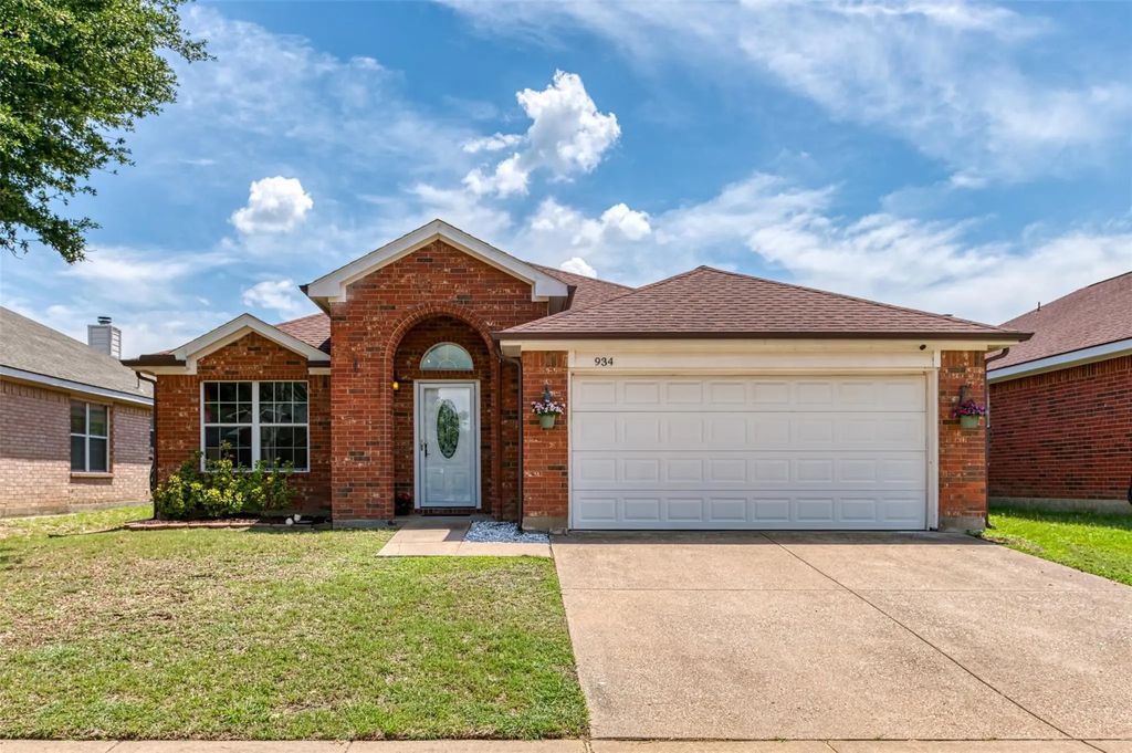 934 Plumeria Drive, Arlington