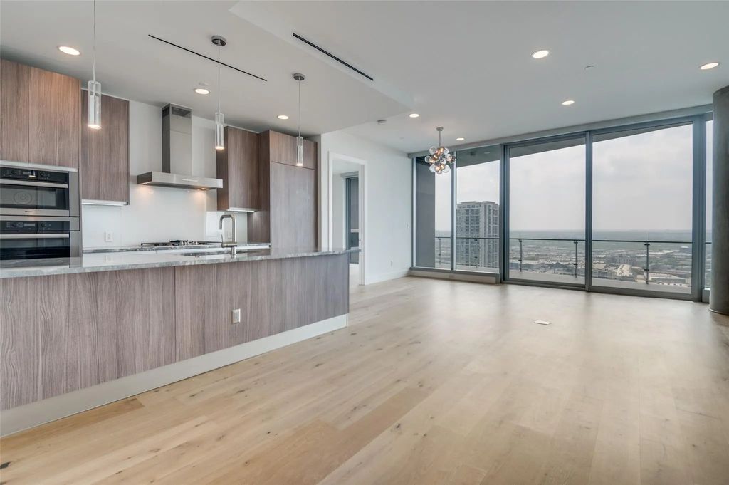3130 N Harwood Street 1802, Dallas