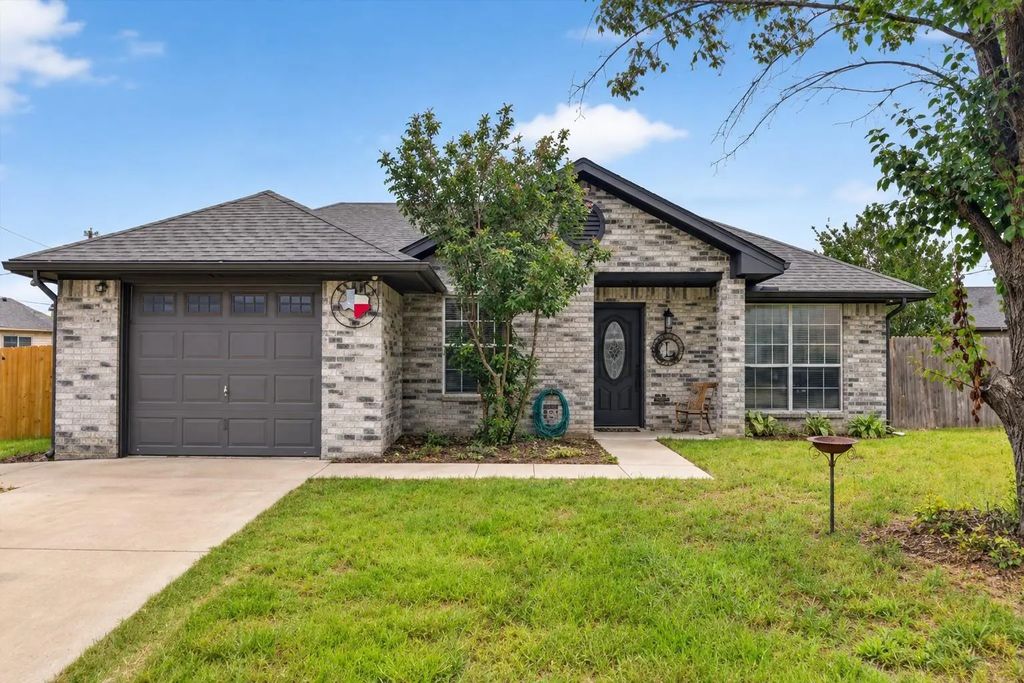 724 Oak Park Drive, Azle
