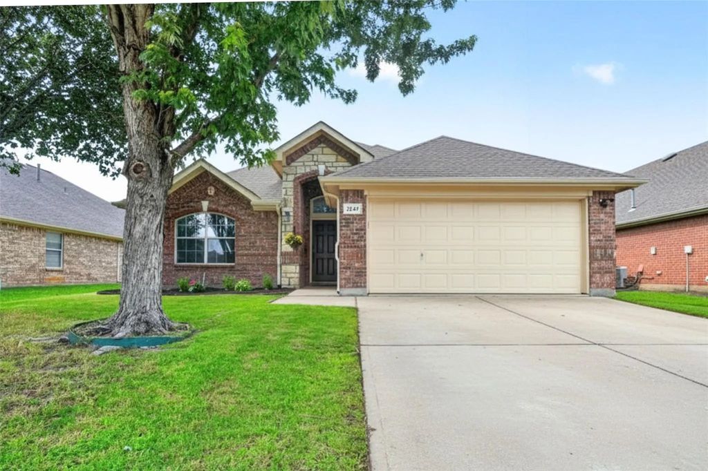 1347 Lake Forest Drive, Grand Prairie
