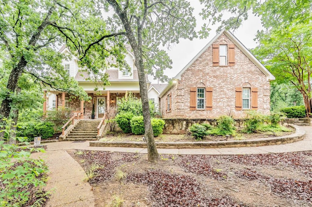 5480 Bridle Path, Aubrey