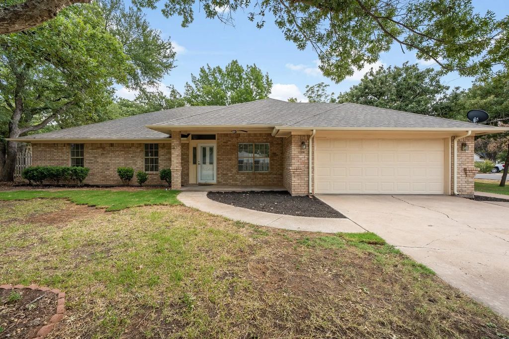 3906 Cimmaron Trail, Granbury