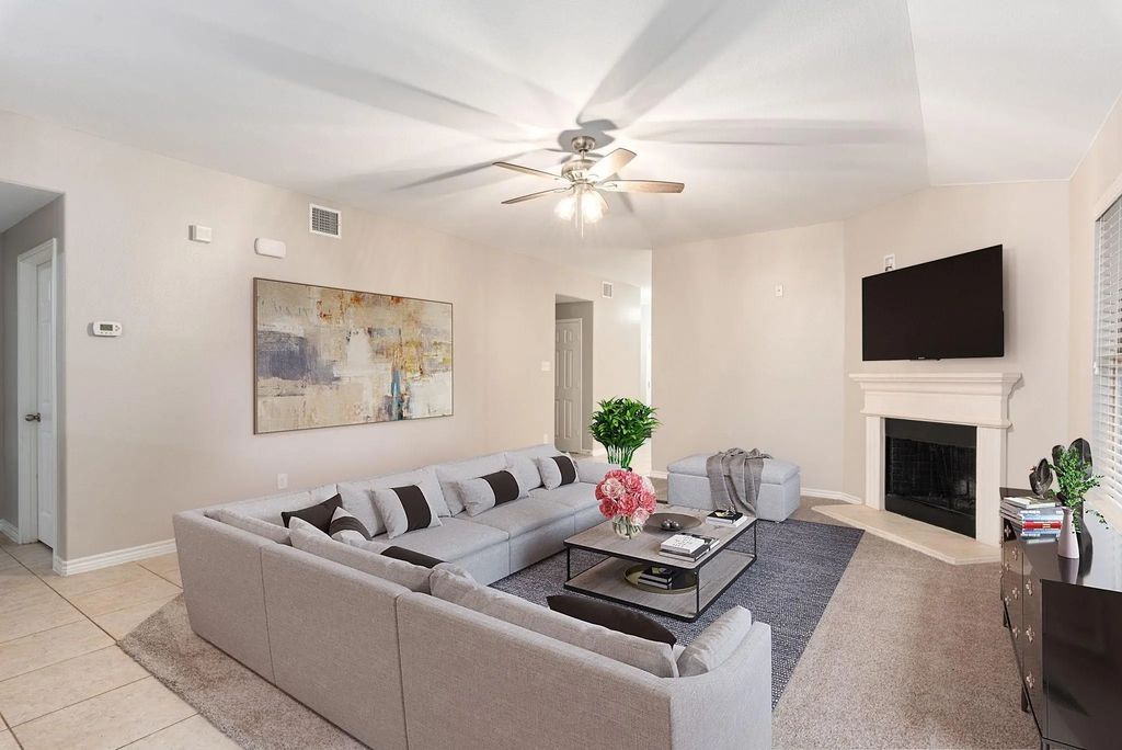 4521 Lakeside Hollow Street, Fort Worth