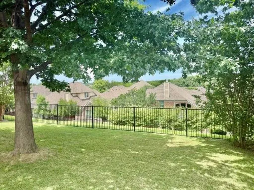 4521 Lakeside Hollow Street, Fort Worth