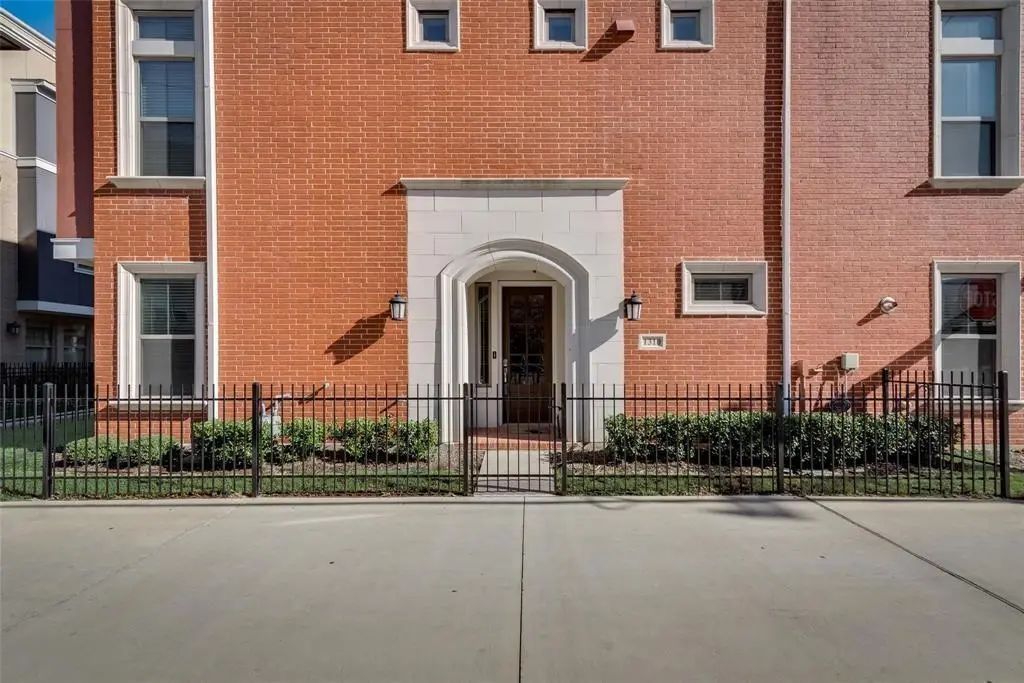 1310 Branchwood Place, Dallas