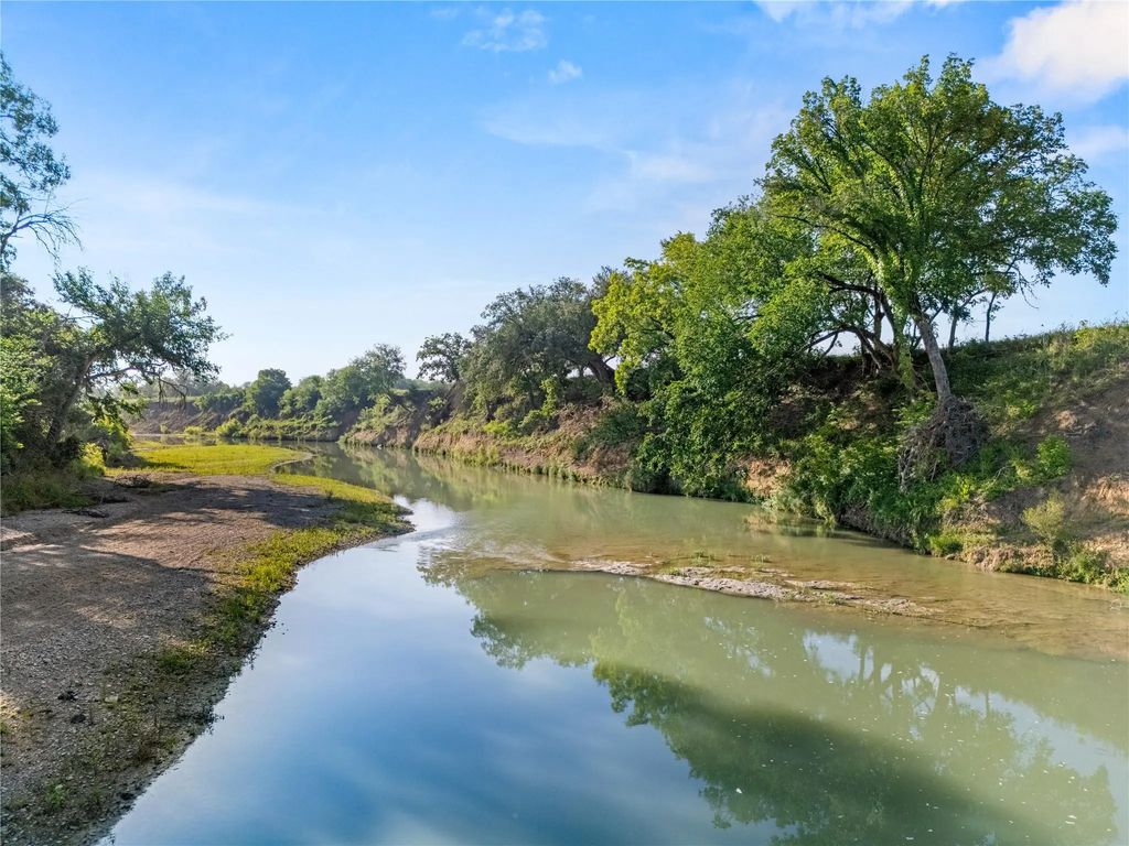 32.07 Ac. Riverfront Tbd Hwy 6, Valley Mills