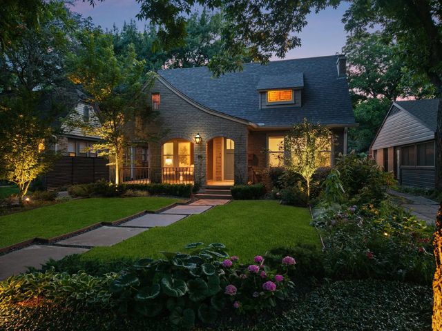 1119 N Winnetka Avenue, Dallas